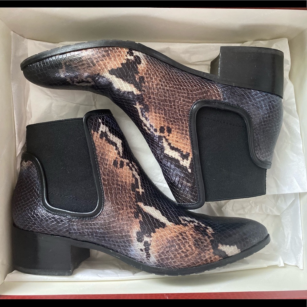Donald J. Pliner: dyla snake print chelsea boots